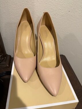 Michael Kors Blush Leather Pointed-Toe Pumps